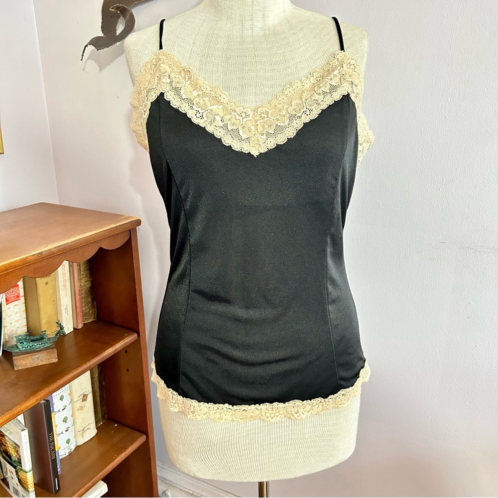 Victoria’s Secret Lacy Cami Large